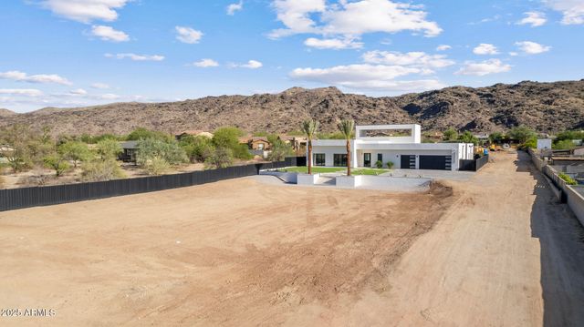 2305 E SOUTH MOUNTAIN Avenue, Phoenix, AZ 85042