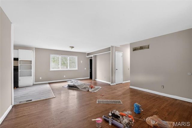 1055 Jackson Lane, St Louis, MO 63031