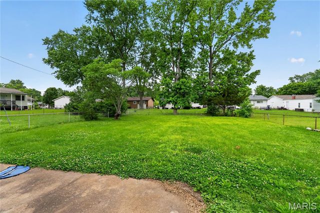 1055 Jackson Lane, St Louis, MO 63031