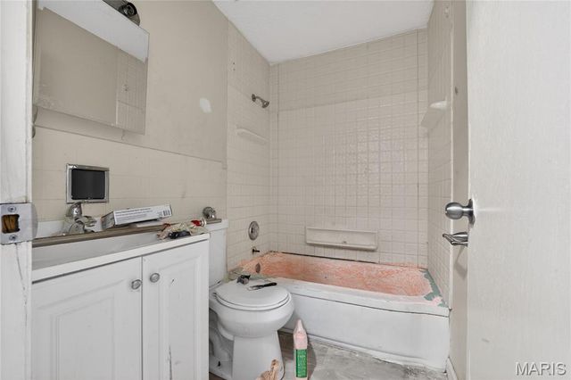 1055 Jackson Lane, St Louis, MO 63031