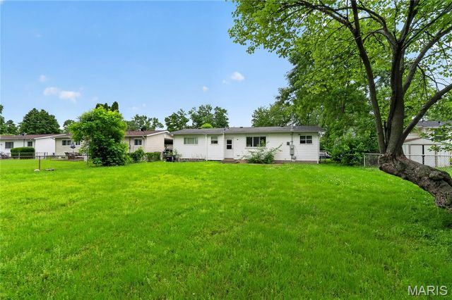 1055 Jackson Lane, St Louis, MO 63031