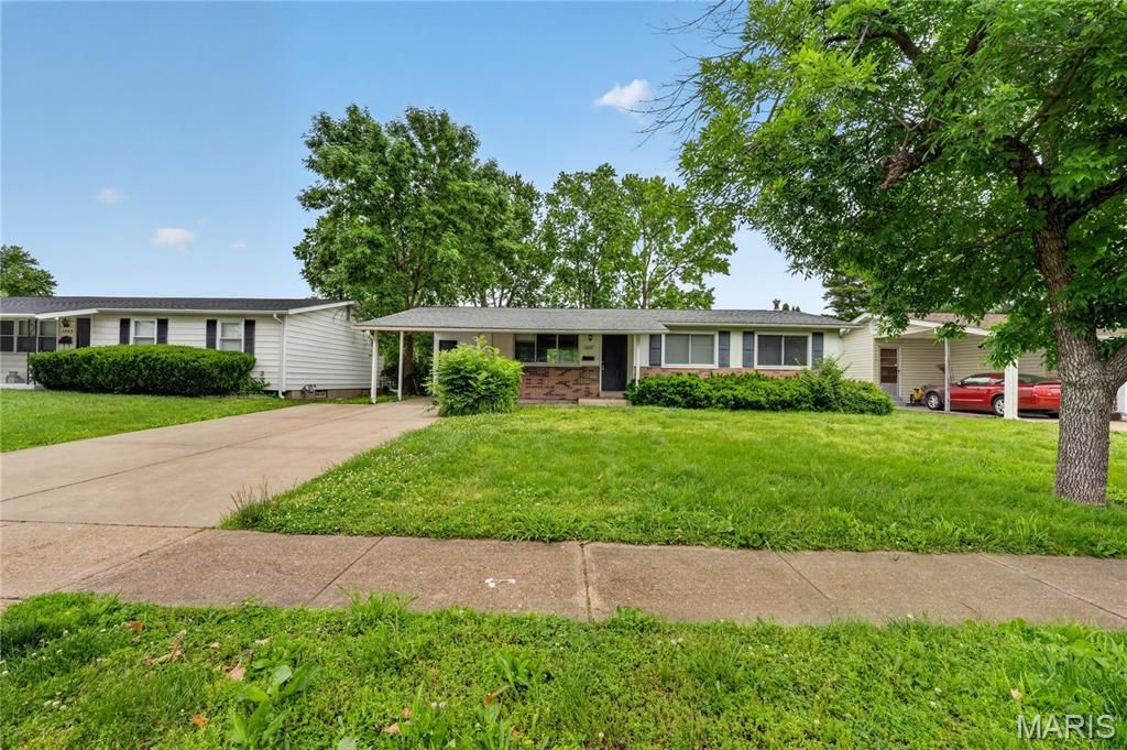 1055 Jackson Lane, St Louis, MO 63031