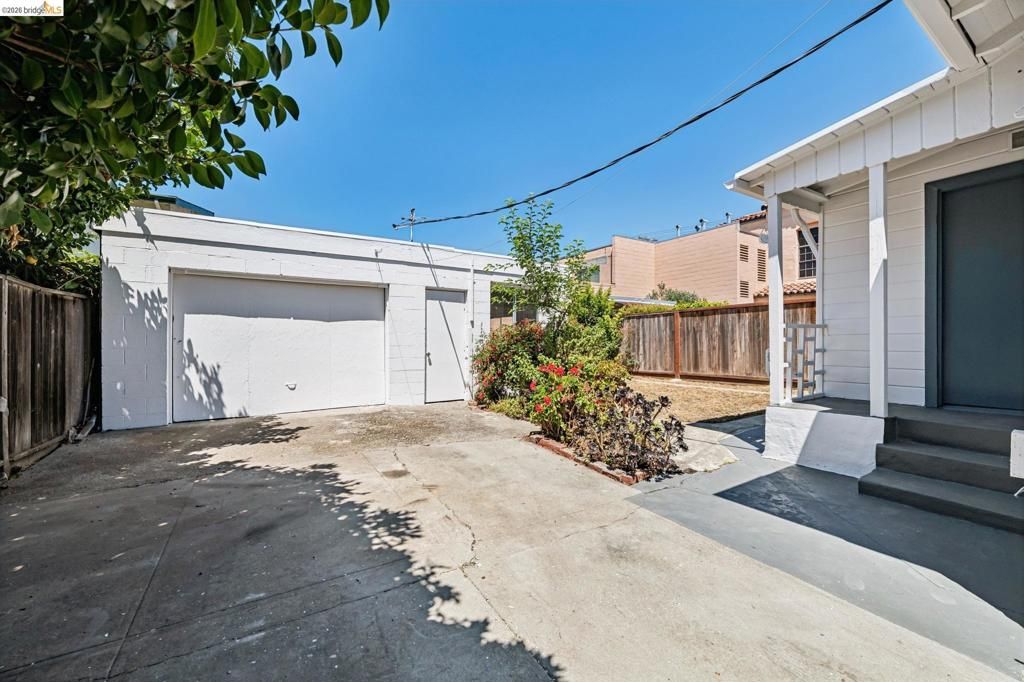 Image 27 of property listing at 1129 Marin Ave, Albany, CA 94706