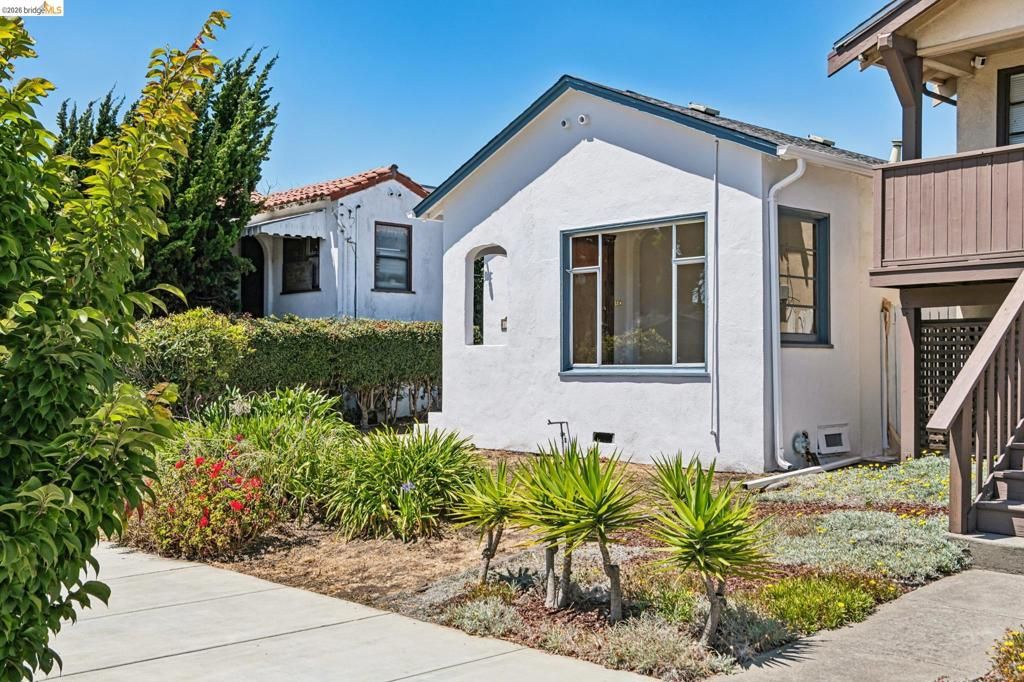 Image 3 of property listing at 1129 Marin Ave, Albany, CA 94706