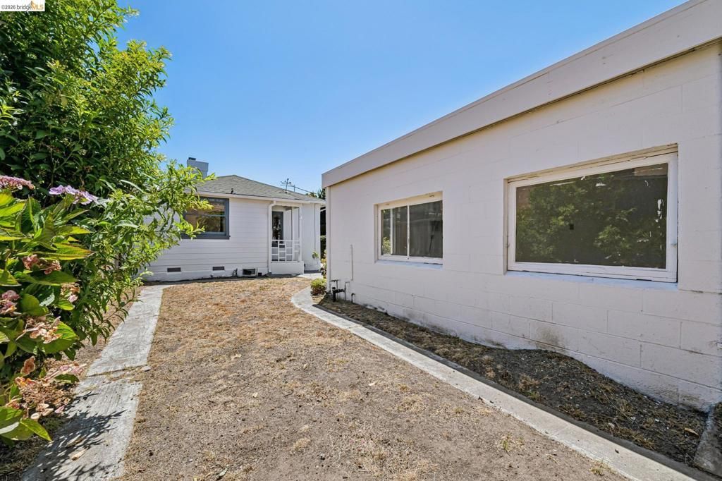 Image 32 of property listing at 1129 Marin Ave, Albany, CA 94706