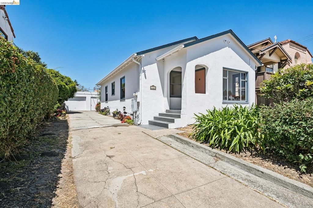 Image 4 of property listing at 1129 Marin Ave, Albany, CA 94706