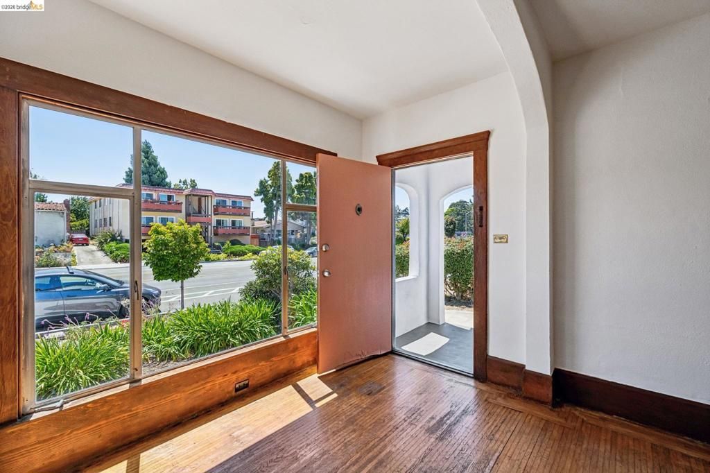 Image 7 of property listing at 1129 Marin Ave, Albany, CA 94706