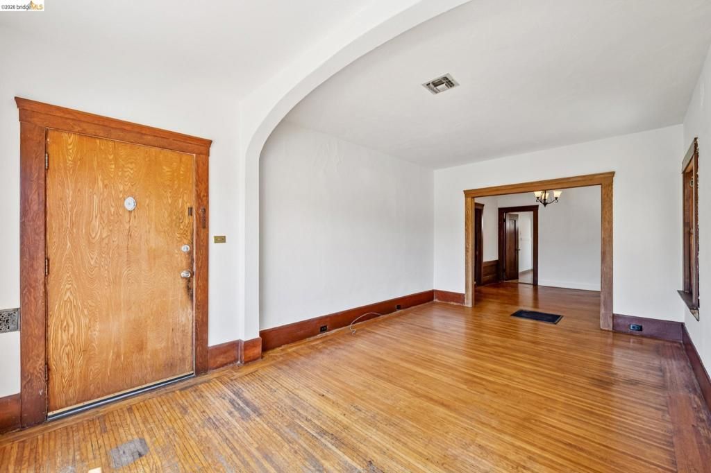 Image 9 of property listing at 1129 Marin Ave, Albany, CA 94706