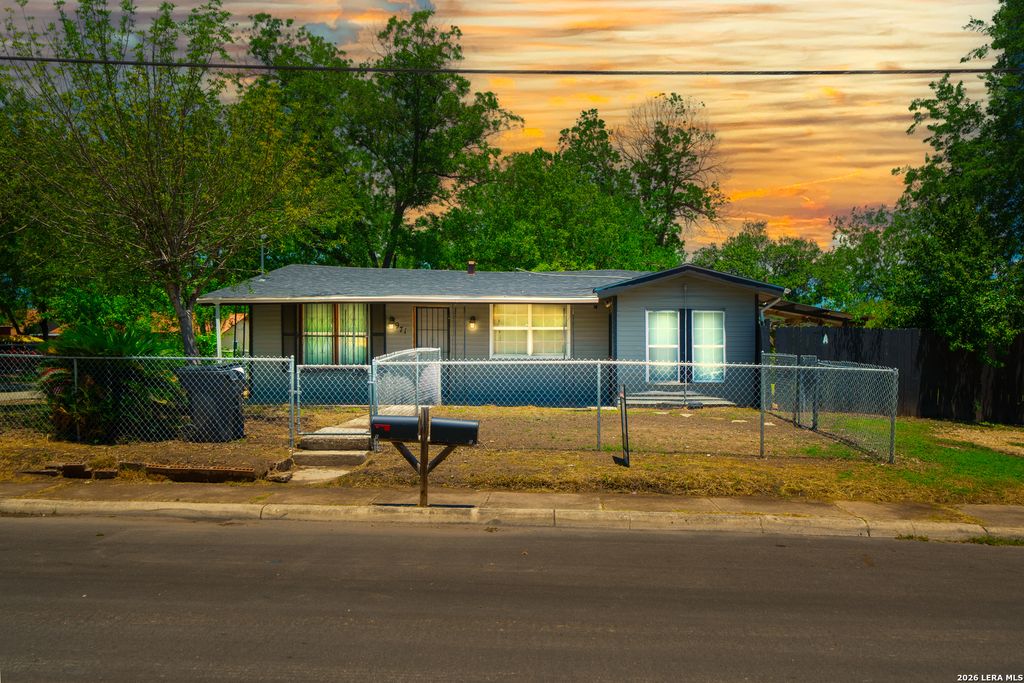 971 Chalmers Ave, San Antonio, TX 78211