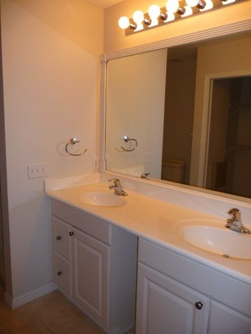 490 6th Street, Vero Beach, FL 32962