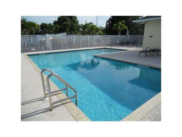 490 6th Street, Vero Beach, FL 32962