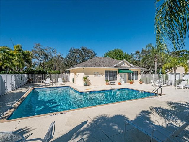 490 6th Street, Vero Beach, FL 32962