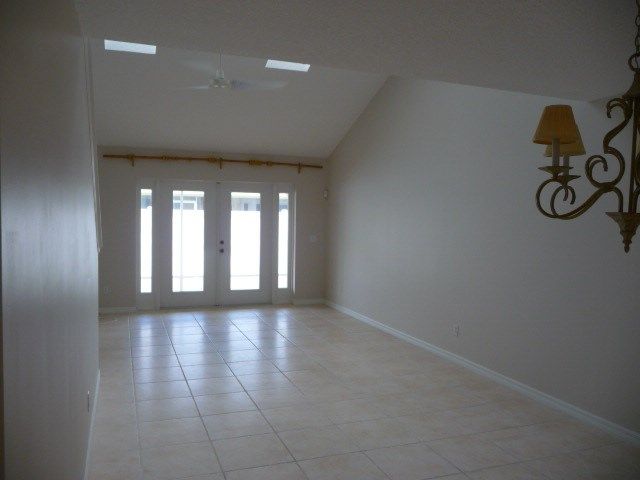 490 6th Street, Vero Beach, FL 32962