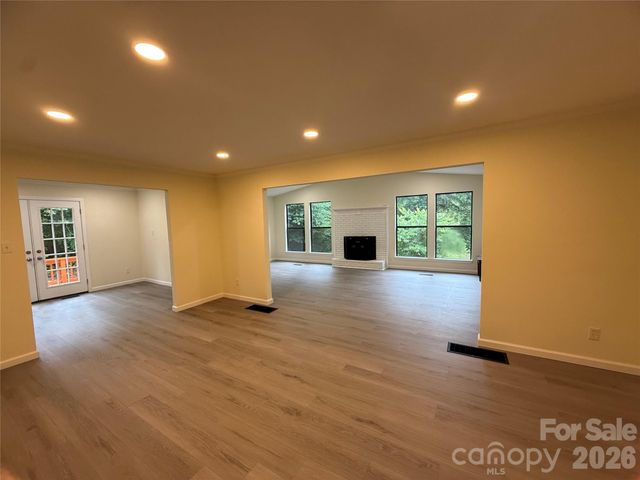 32 Mayfair Drive, Candler, NC 28715