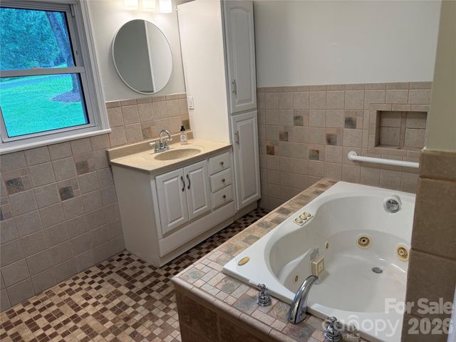 32 Mayfair Drive, Candler, NC 28715
