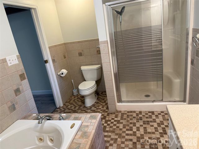 32 Mayfair Drive, Candler, NC 28715