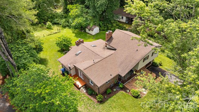 32 Mayfair Drive, Candler, NC 28715