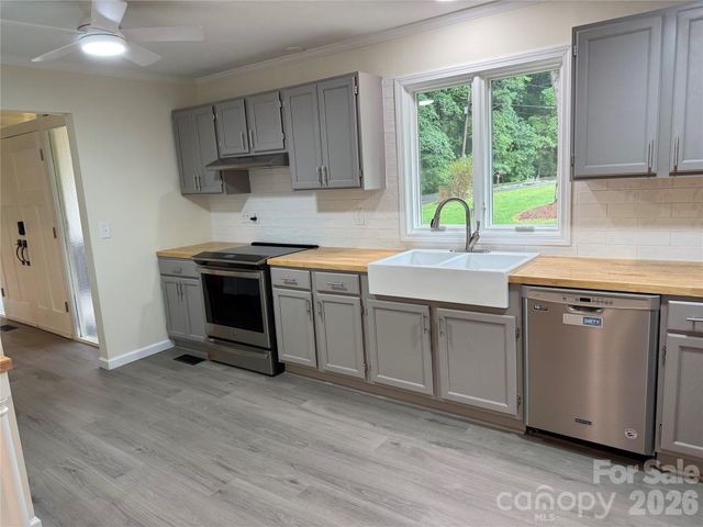 32 Mayfair Drive, Candler, NC 28715
