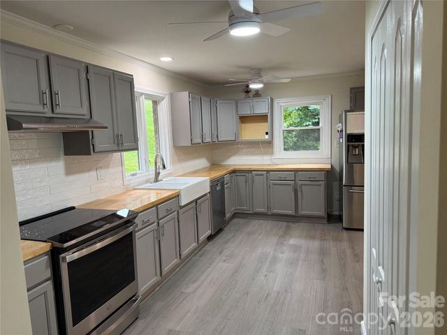 32 Mayfair Drive, Candler, NC 28715