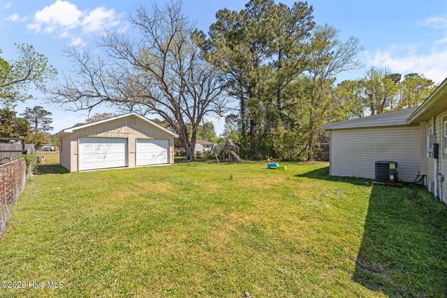 17 Walnut Drive, Jacksonville, NC 28546