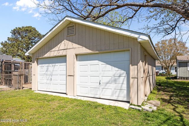 17 Walnut Drive, Jacksonville, NC 28546