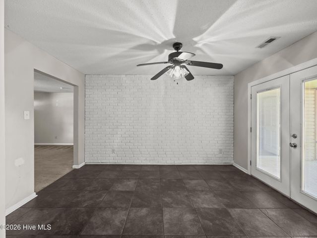 17 Walnut Drive, Jacksonville, NC 28546