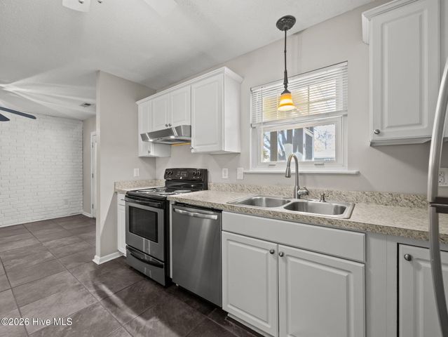 17 Walnut Drive, Jacksonville, NC 28546