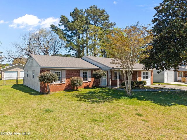 17 Walnut Drive, Jacksonville, NC 28546