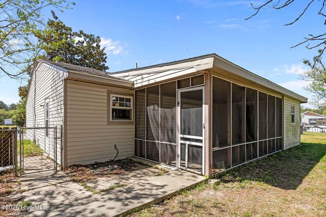 17 Walnut Drive, Jacksonville, NC 28546