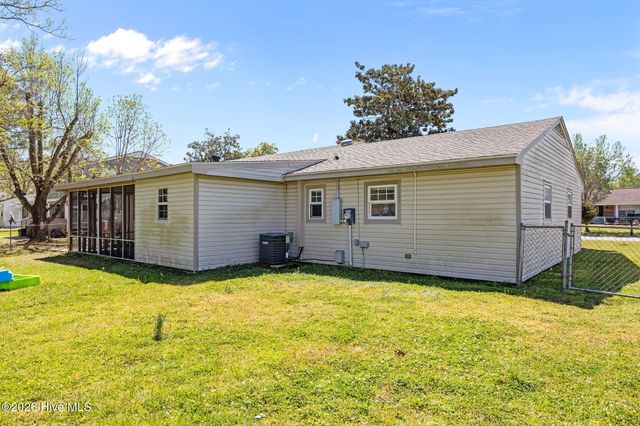 17 Walnut Drive, Jacksonville, NC 28546