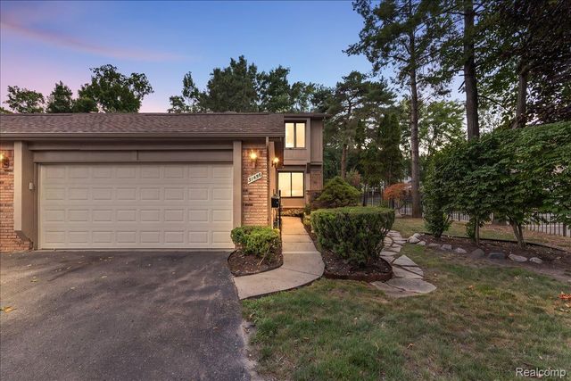 31456 Hunters Circle Drive, Farmington Hills, MI 48334