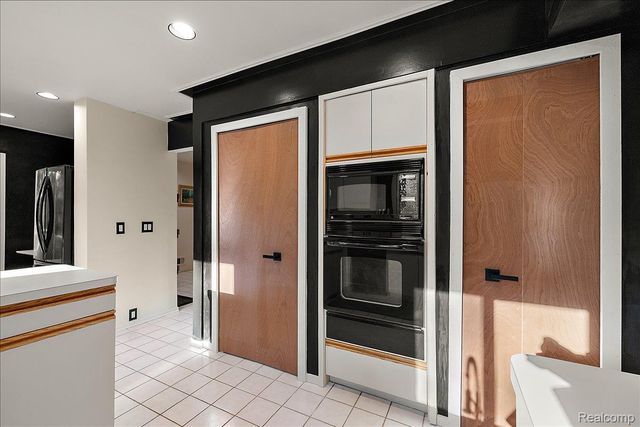 31456 Hunters Circle Drive, Farmington Hills, MI 48334