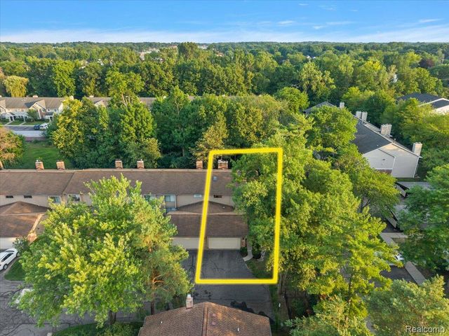 31456 Hunters Circle Drive, Farmington Hills, MI 48334