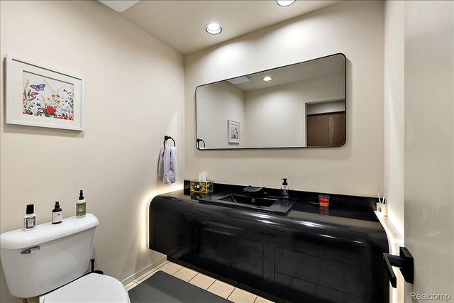 31456 Hunters Circle Drive, Farmington Hills, MI 48334