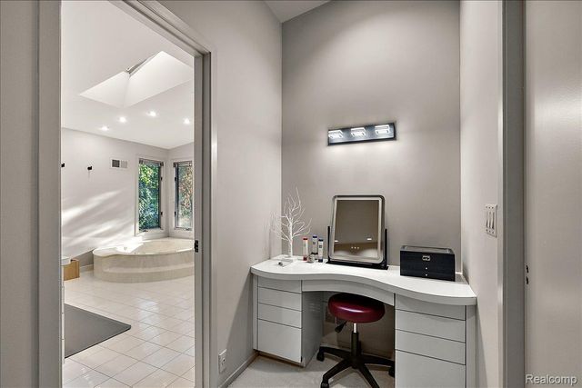 31456 Hunters Circle Drive, Farmington Hills, MI 48334
