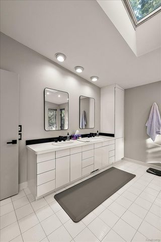 31456 Hunters Circle Drive, Farmington Hills, MI 48334