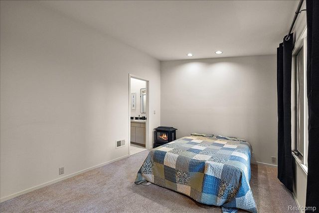 31456 Hunters Circle Drive, Farmington Hills, MI 48334