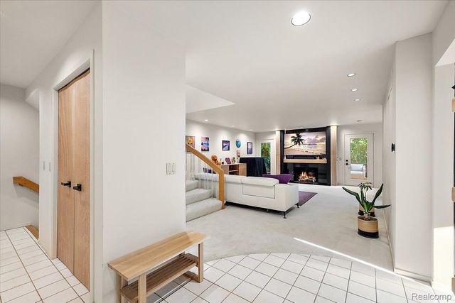 31456 Hunters Circle Drive, Farmington Hills, MI 48334