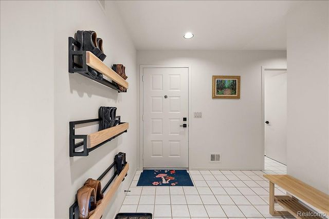 31456 Hunters Circle Drive, Farmington Hills, MI 48334