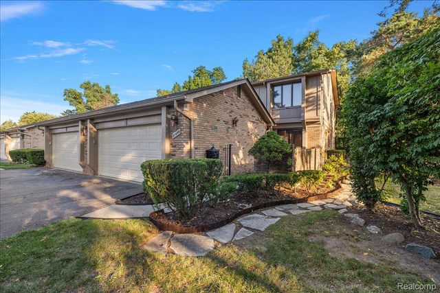 31456 Hunters Circle Drive, Farmington Hills, MI 48334