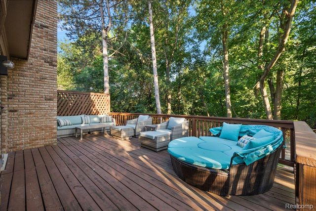 31456 Hunters Circle Drive, Farmington Hills, MI 48334