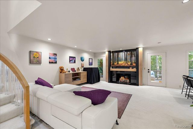 31456 Hunters Circle Drive, Farmington Hills, MI 48334