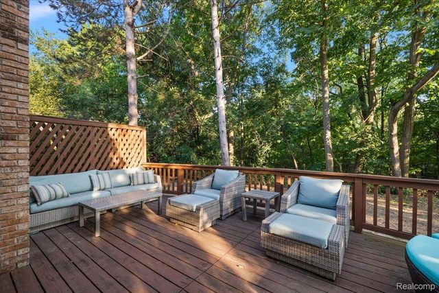 31456 Hunters Circle Drive, Farmington Hills, MI 48334