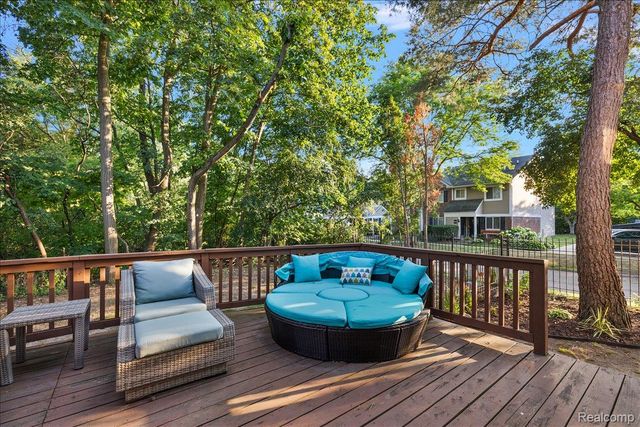 31456 Hunters Circle Drive, Farmington Hills, MI 48334