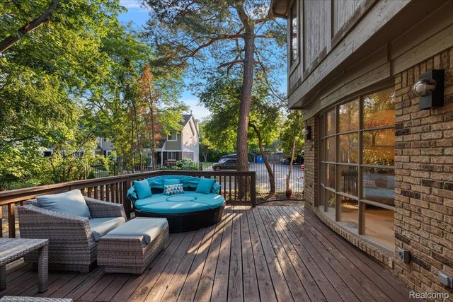 31456 Hunters Circle Drive, Farmington Hills, MI 48334