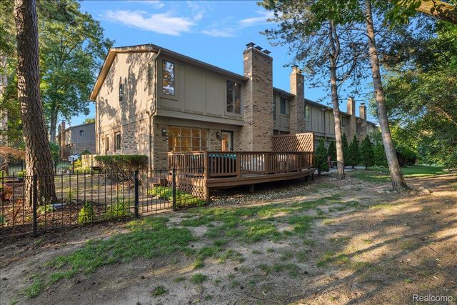 31456 Hunters Circle Drive, Farmington Hills, MI 48334