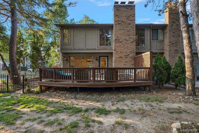 31456 Hunters Circle Drive, Farmington Hills, MI 48334