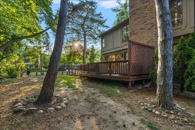 31456 Hunters Circle Drive, Farmington Hills, MI 48334