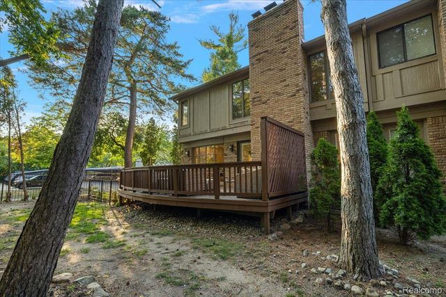 31456 Hunters Circle Drive, Farmington Hills, MI 48334