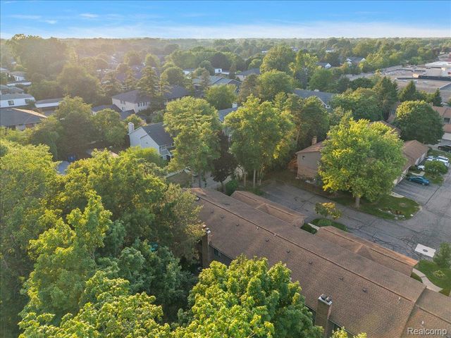 31456 Hunters Circle Drive, Farmington Hills, MI 48334